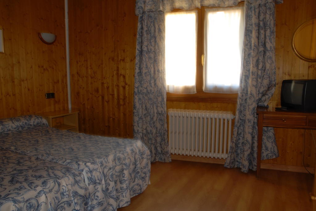 Hotel Europa Лес Экстерьер фото